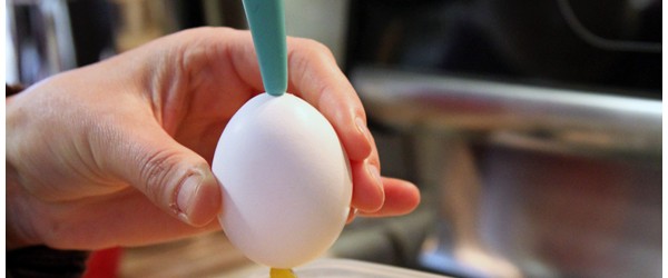 A Quick and Easy Way to Blow Out Eggs